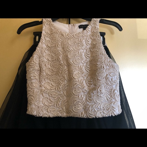 Formal Dress - Picture 4 of 6